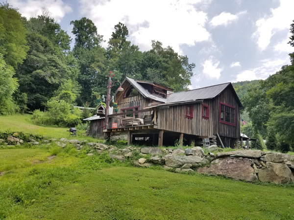 North Carolina cabin with Tennessee mountain film location