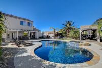 🌴 Tropical Vegas Escape – Pool, Hot Tub & Tiki Vibes 🌴